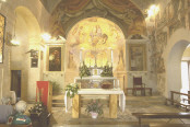 affreschi all'interno della chiesa